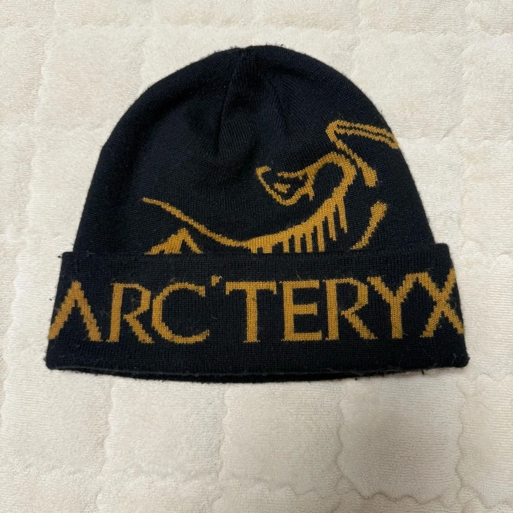 FW24 Arcteryx word toque beanie hat